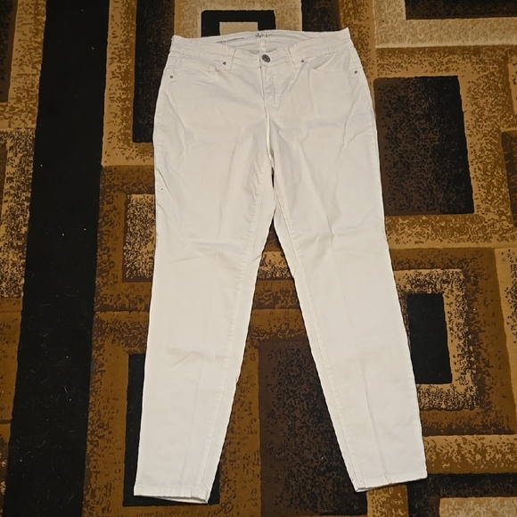 Style & Co. Women's Skinny Jeans - Picture 1 of 5